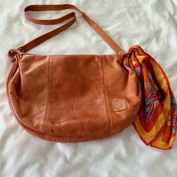 Vintage Gloria Vanderbilt Tan Slouch Shoulder Crossbody Bag Scarf Boho Western - Picture 3 of 17